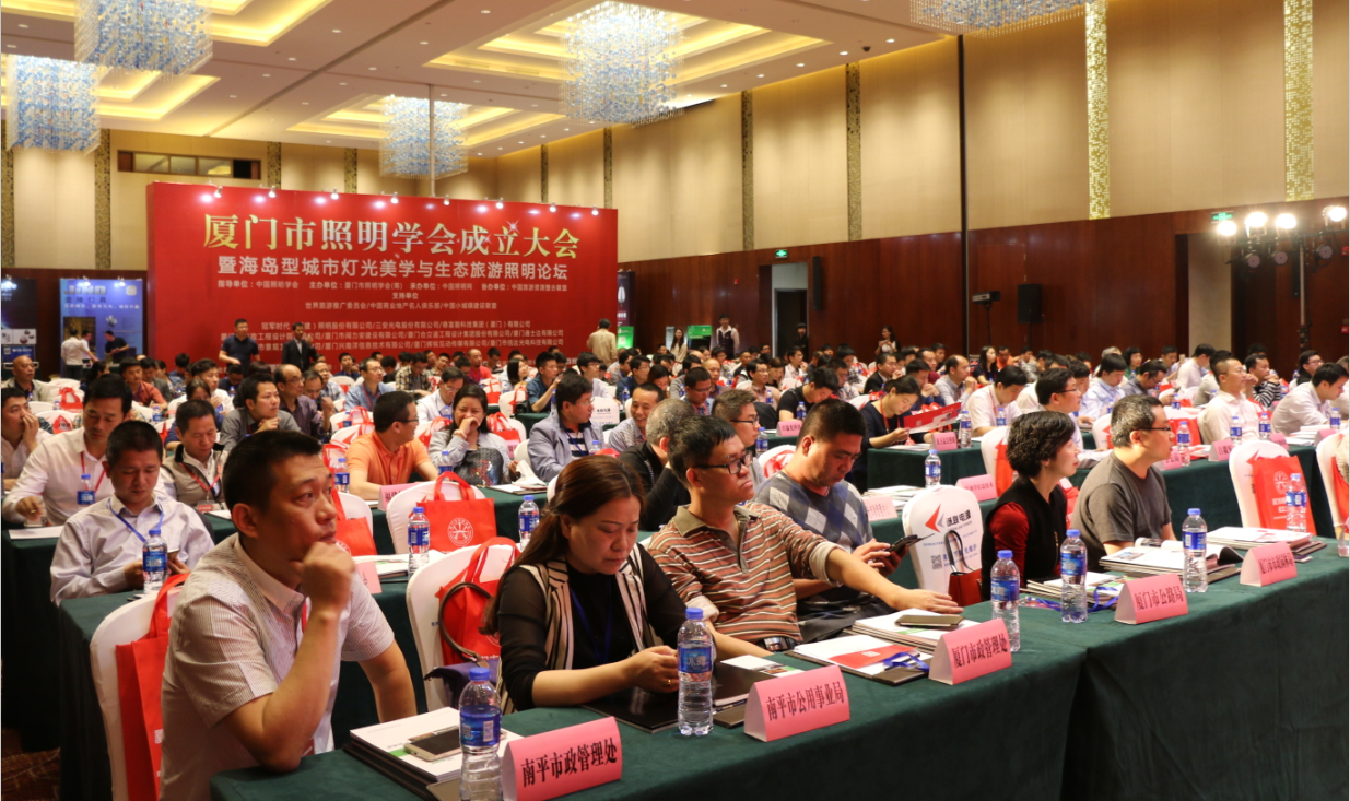 賞海(hai)島之美 品燈光之(zhi)魂